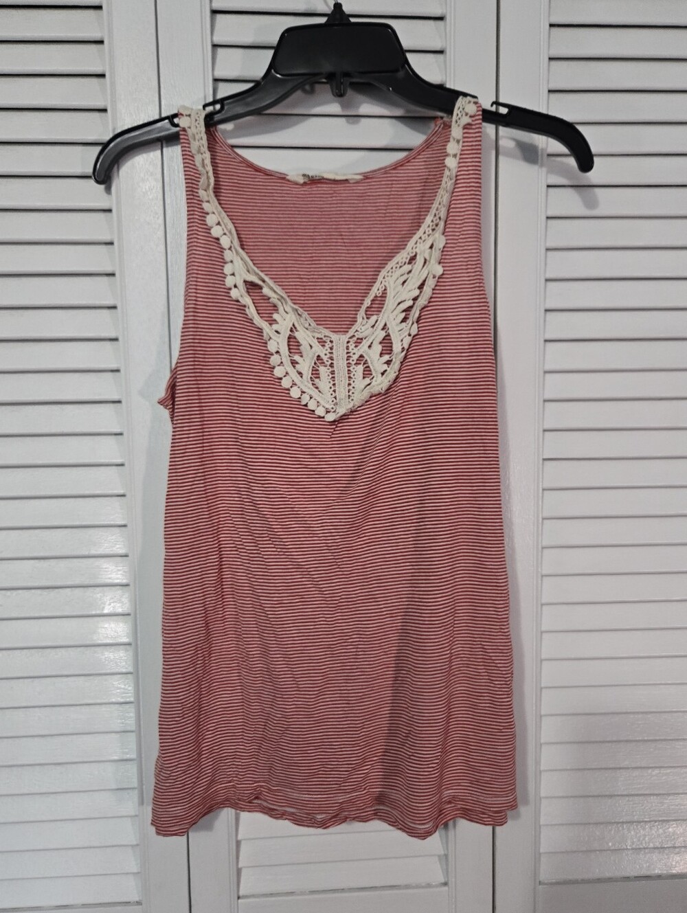 🟢 Women’s Coral Stripe Tank Top with Lace Trim